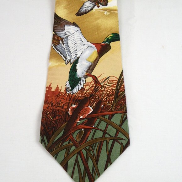 NWT Vintage Field & Stream Ducks Mallards Flying Hunting 100% Silk neck tie 56" - Picture 2 of 4